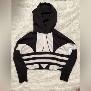 Size medium cropped Adidas Sweatshirt